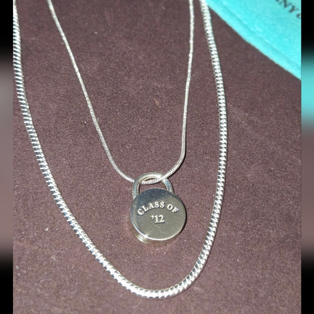 TIFFANY & CO SILVER CLASS OF 12 2012 CIRCLE PADLOCK CHARM PENDANT